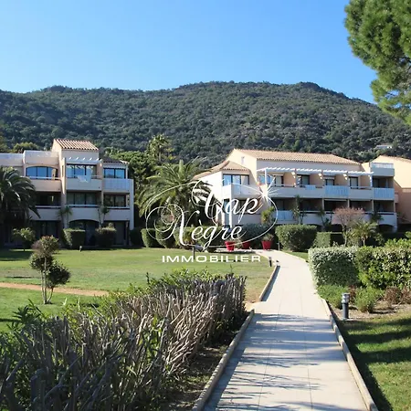 T2 Pour 4 Personnes Vue A 50m De La De Pramousquier Daire Le Rayol-Canadel-sur-Mer