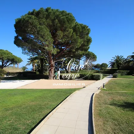 T2 Pour 4 Personnes Vue A 50m De La De Pramousquier * Le Rayol-Canadel-sur-Mer